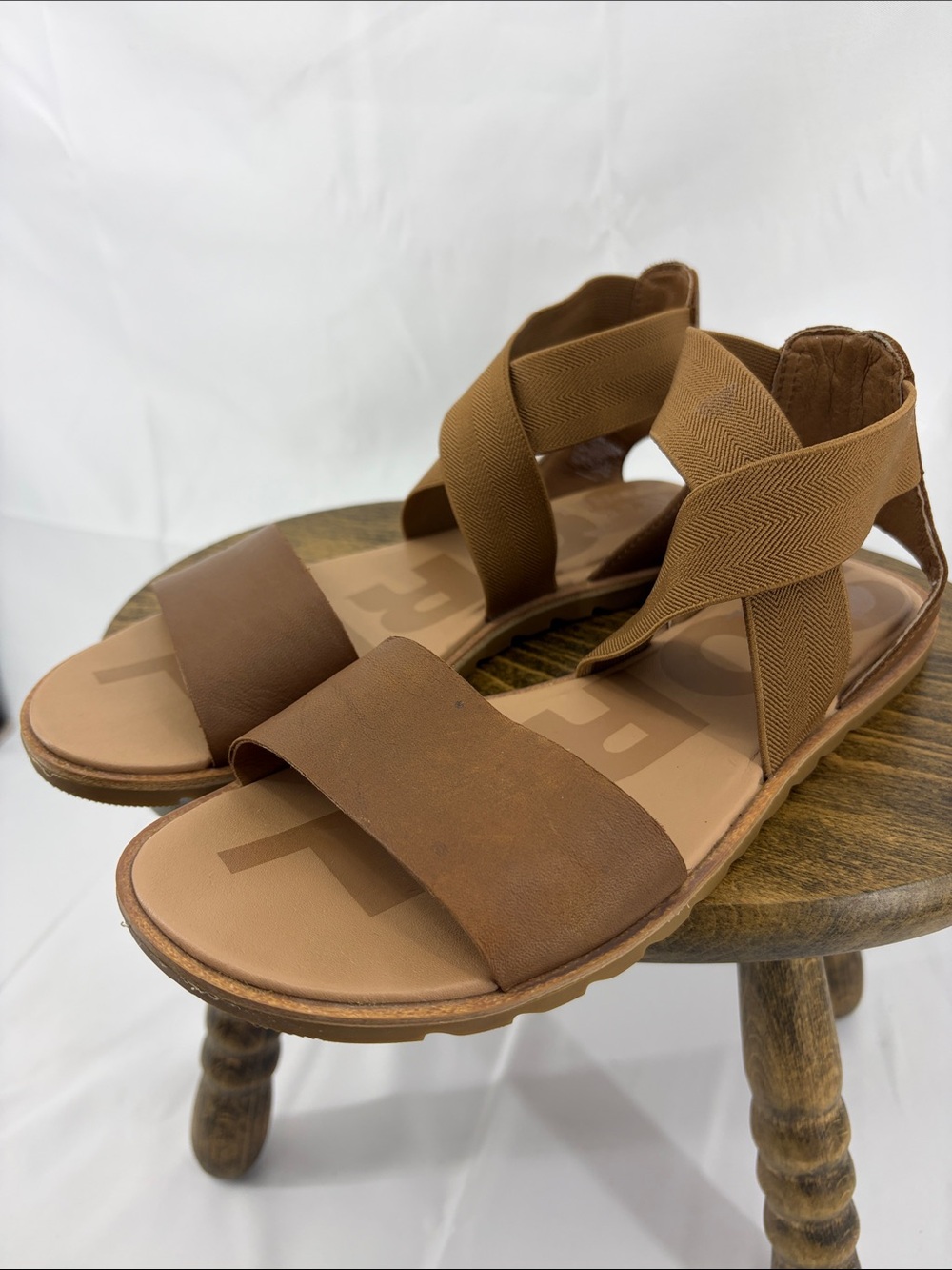Sorel Womens Ella II Sandals Crisscross Ankle Straps in Camel, sz 7